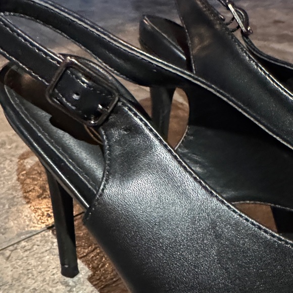 Elegant Black Leather Sandals - Picture 7 of 9